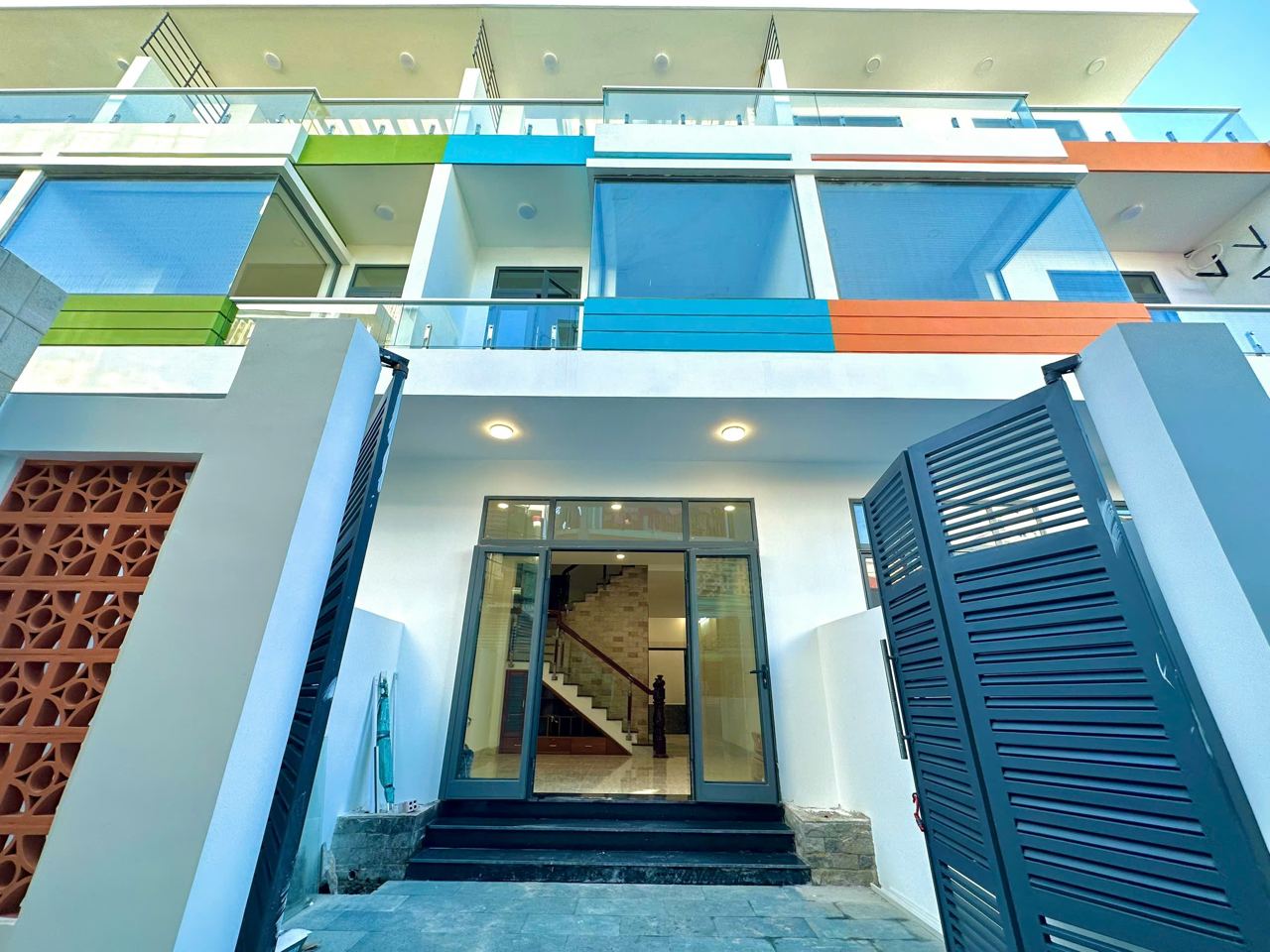 Nhà mới 1 trệt 2 lầu + tum hẻm Tháp Bà 71,8m², 3PN – Bắc Nha Trang