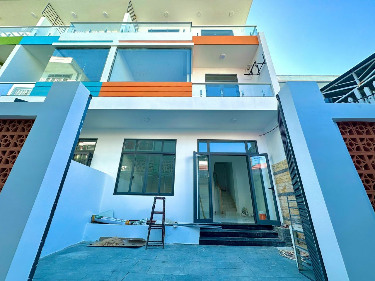 Nhà mới 3 tầng + tum hẻm Tháp Bà 72,5m², ngang 6,4m – Bắc Nha Trang