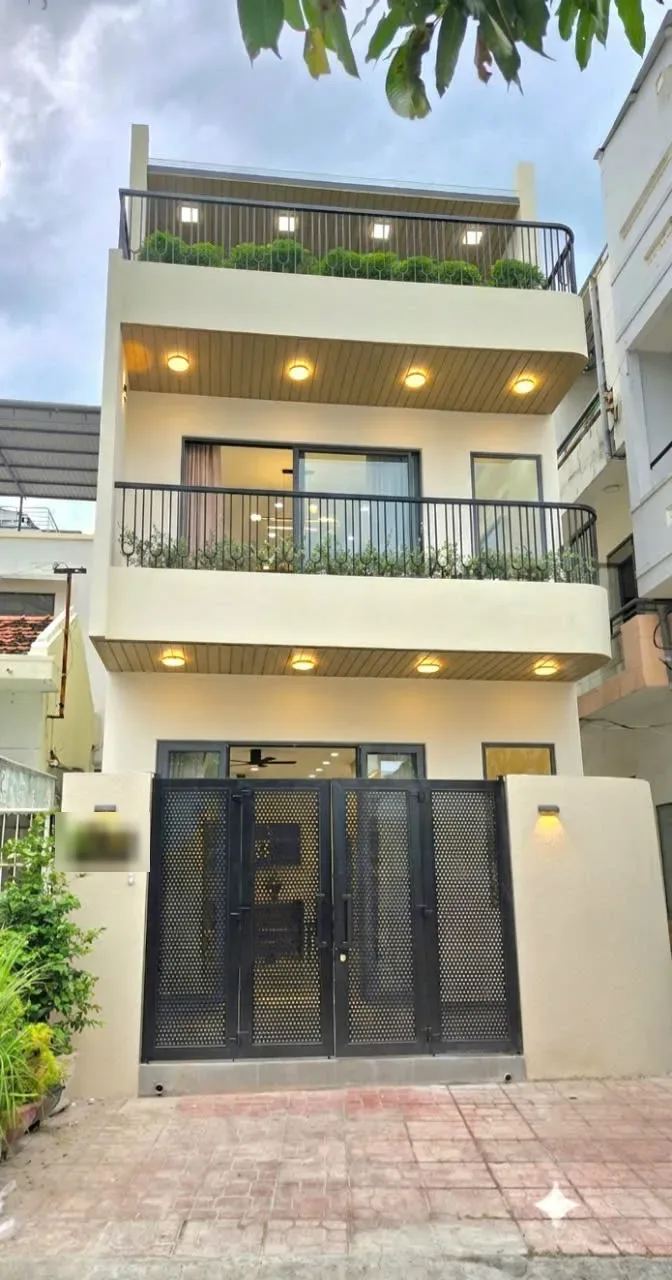 Nhà mới 3 tầng mặt tiền Đồng Nai 80,7m² + 1 mặt hẻm, full nội thất – cạnh Tố… – ảnh 1