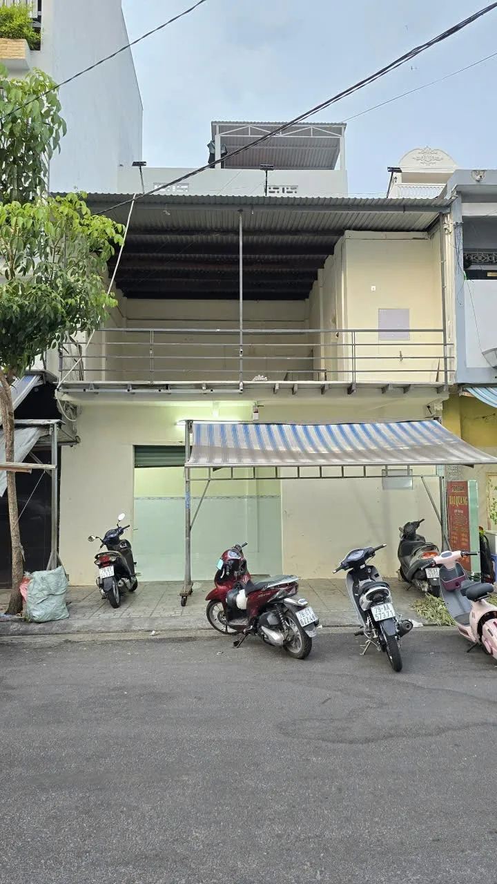 Nhà 2 tầng mặt tiền Phạm Hồng Thái, ngang 7m, cách 2/4 chỉ 30m – gần Chợ Đầm, Nha Trang
