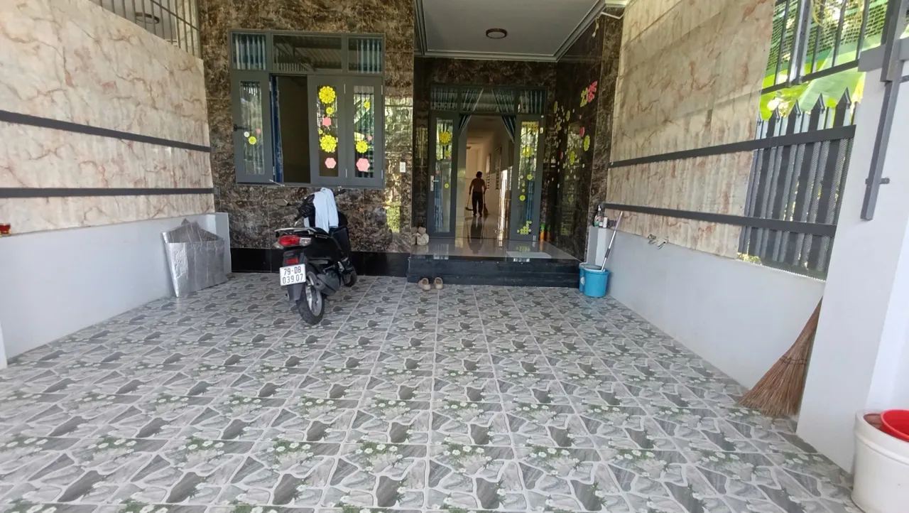 Nhà mái Thái 160m² ngang 5m, sân ô tô, sổ riêng, cách Võ Nguyên Giáp 800m… – ảnh 4