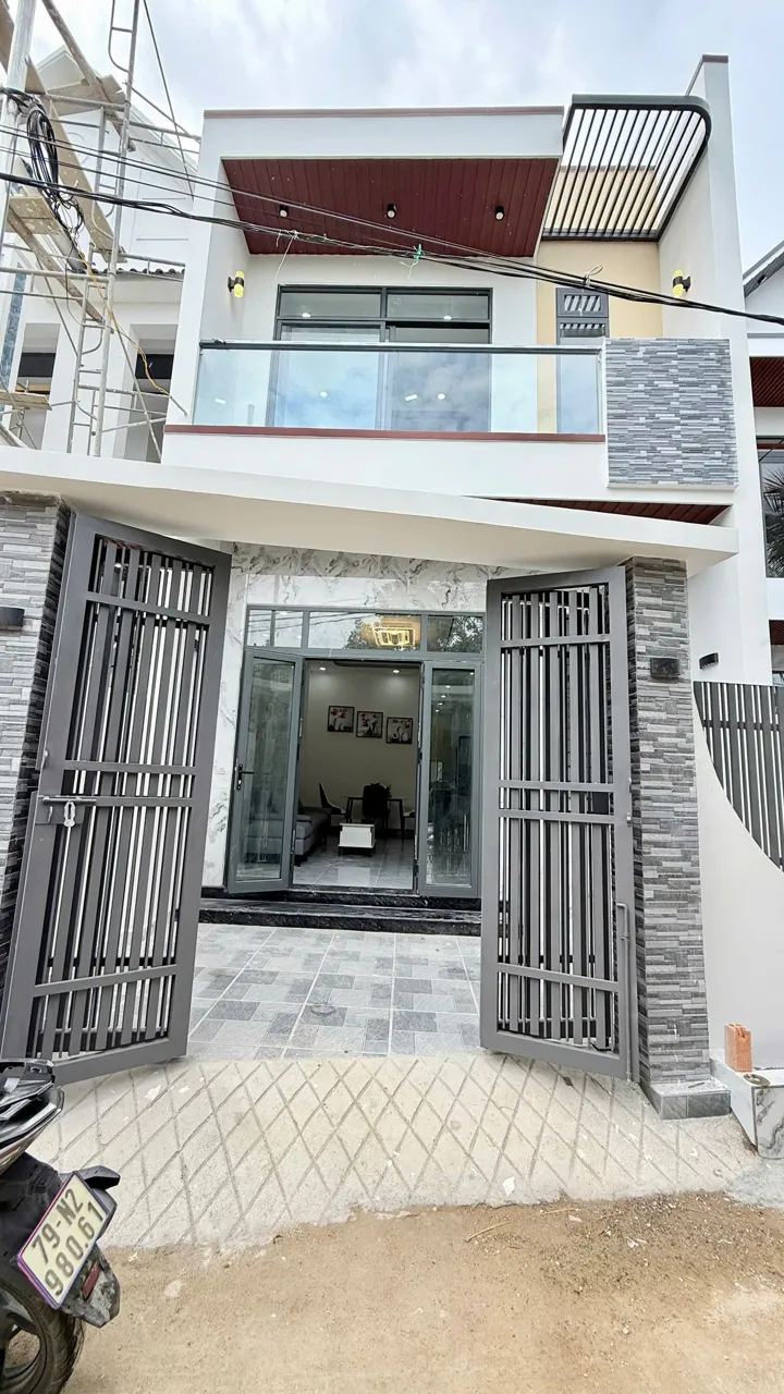 Nhà mới 2 tầng 70m² cạnh sân vận động, đường ô tô 5m, sổ riêng – Bà Đề, Diên An – ảnh 1