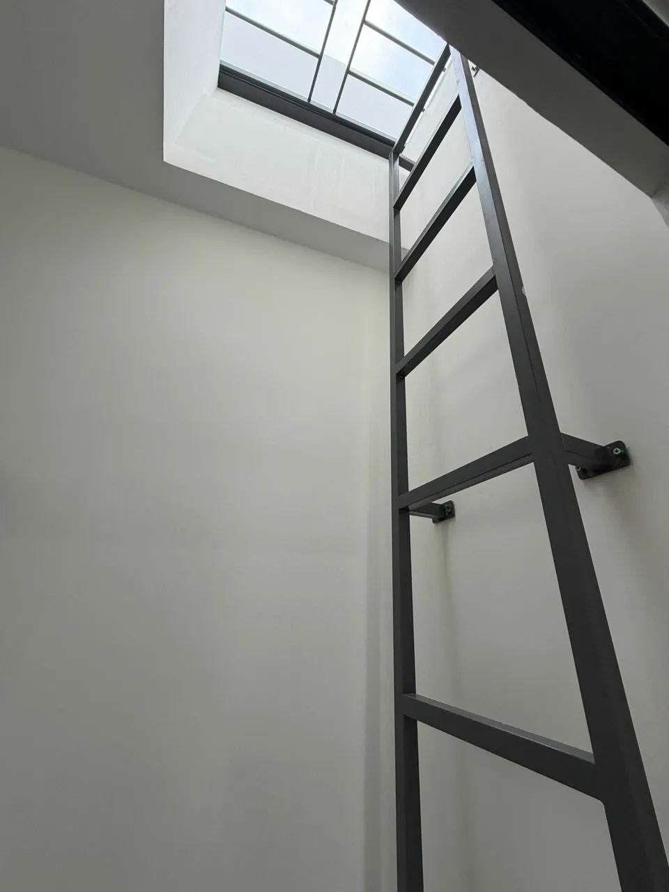 Nhà mới 1 trệt 1 lầu 83,4m² full thổ cư, sân ô tô, full nội thất – đường Thông… – ảnh 3