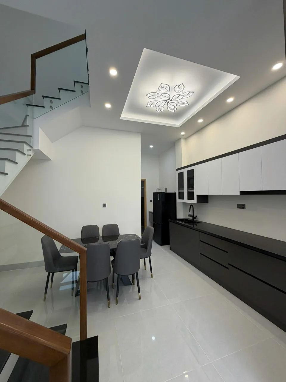 Nhà mới 1 trệt 1 lầu 83,4m² full thổ cư, sân ô tô, full nội thất – đường Thông… – ảnh 6