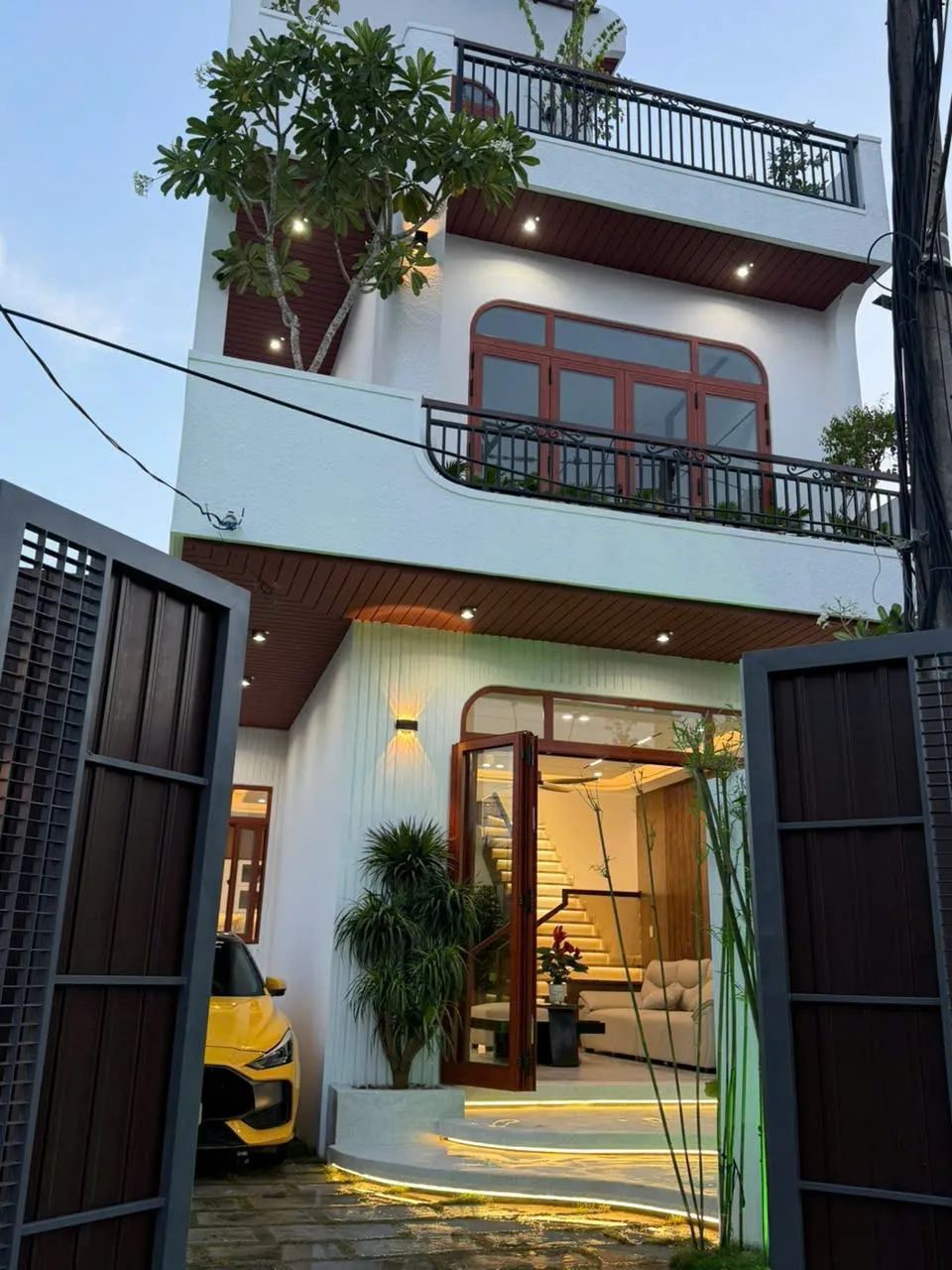 Nhà 3 tầng góc ngã 4 Trần Bình Trọng 128m², MT 7m, full nội thất – TT Diên Khánh