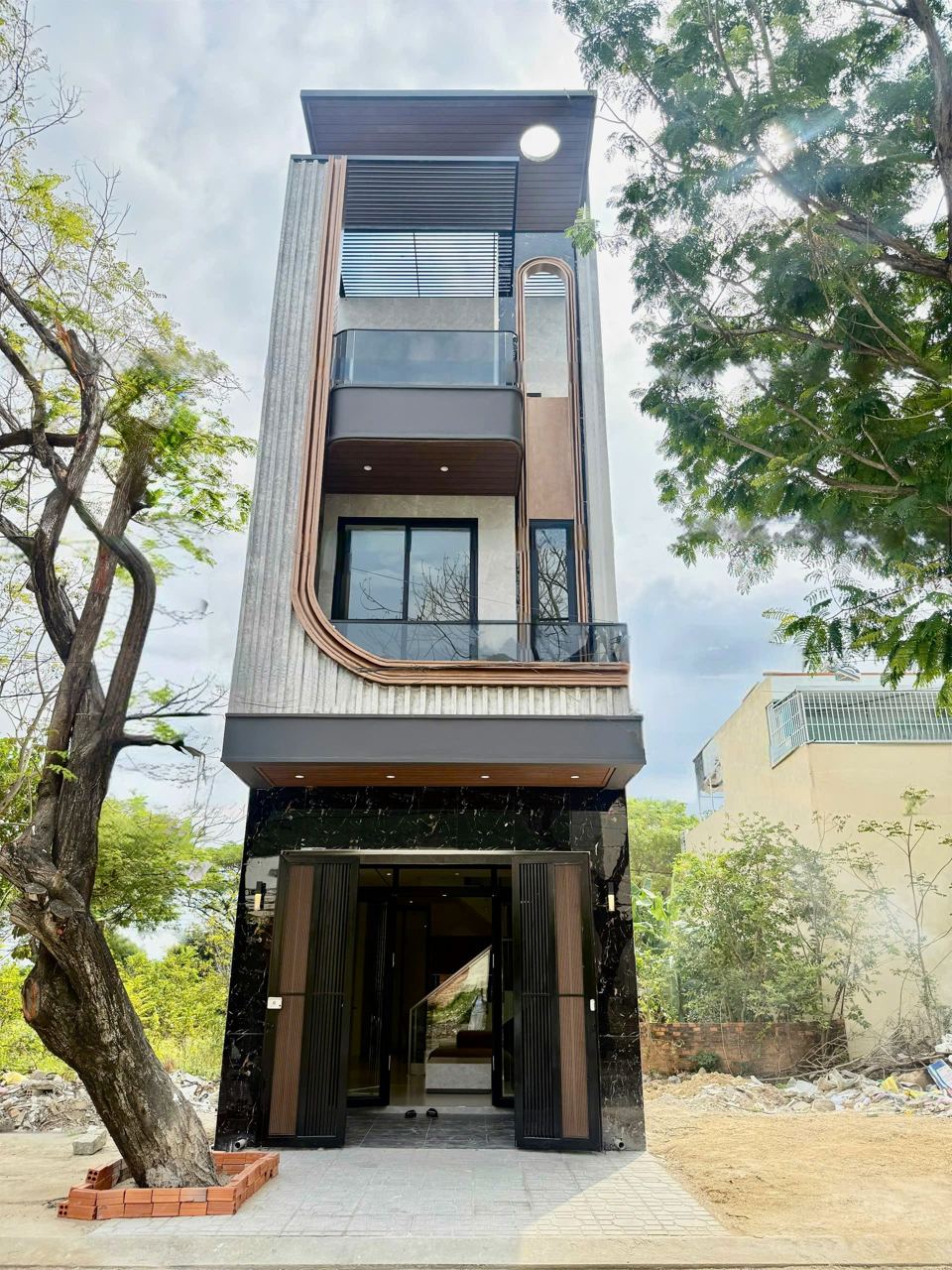 Nhà 3 tầng mới TĐC Đất Lành 54m², 170m² sàn, 3PN full nội thất, đã hoàn công… – ảnh 1