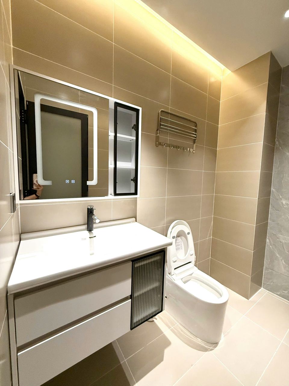 Nhà 3 tầng mới TĐC Đất Lành 54m², 170m² sàn, 3PN full nội thất, đã hoàn công… – ảnh 9